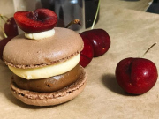 Fatcaron ( Macaron Korea style)  ăn kèm kem Black forest ngon tuyệt vời