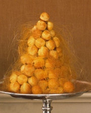 Hướng dẫn cách làm Tháp Choux (su kem) – Croquembouche - tháp bánh hạnh phúc và cách kéo đường chỉ