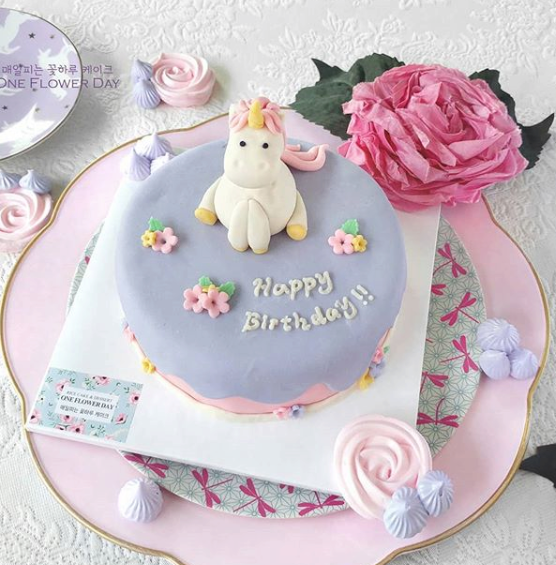 Bánh sinh nhật độc đẹp là một lựa chọn tuyệt vời để tặng người thân của bạn trong dịp sinh nhật. Hãy tham khảo hình ảnh dưới đây để tìm được một chiếc bánh đẹp mắt và gây ấn tượng.