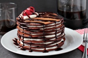 Bánh không lò nướng: Pancake sôcôla nhìn đã thấy ngon rồi