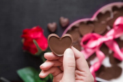 Cách làm Socola Valentine nhân vang đỏ - Món quà ý nghĩa cho nửa kia của bạn