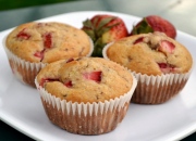 Muffin dâu - strawberry muffins kem tươi ngon tuyệt