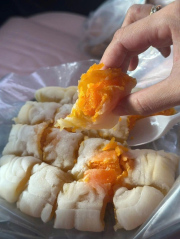 Cách làm bánh Trung thu dẻo nhân nhuyễn trứng muối "thị phi" hot nhất Công thức kinh doanh - Hunnie cake
