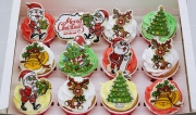 Bánh cupcake theo chủ đề Noel không chỉ thơm ngon mà còn rất đẹp mắt.