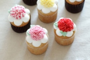 cupcake hoa cẩm chướng đẹp mĩ mãn