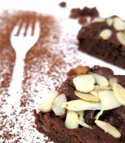 Cách làm Brownies hạnh nhân nho khô thập cẩm - Almond Raisin Brownies