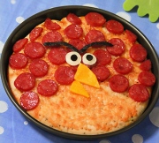 Hướng dẫn làm Pizza Angry bird xúc xích siêu ngon!!!