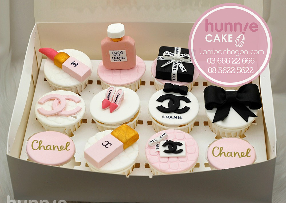 Bánh cupcake trang trí theo thương hiệu Chanel đẹp tặng bạn gái 9545 - Bánh ngon đẹp