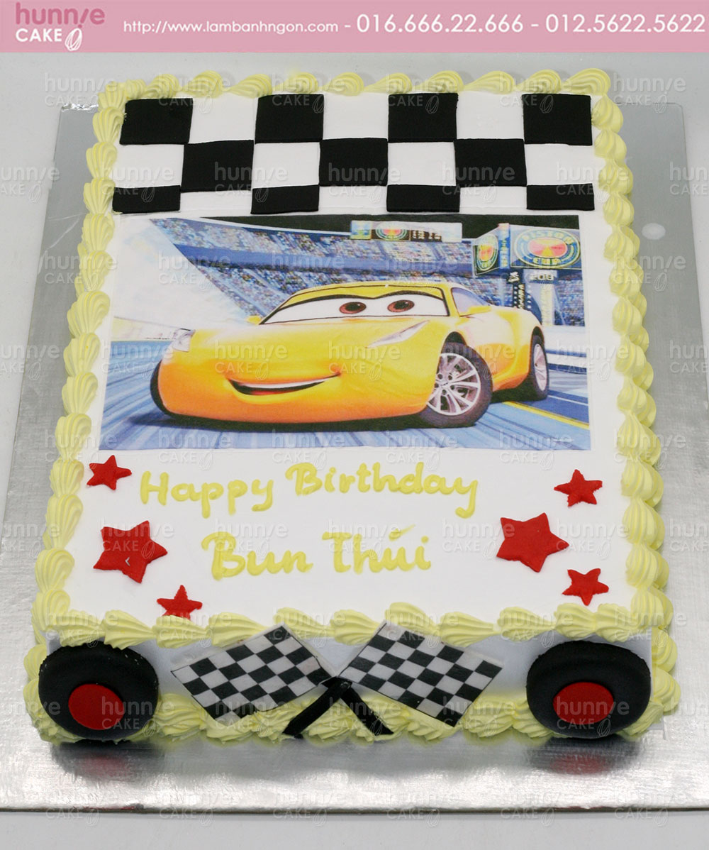 Bánh gato sinh nhật in hình ảnh xe ô tô Mcqueen vàng trong phim hoạt hình Car3 ấn tượng 3982 - Bánh ngon đẹp