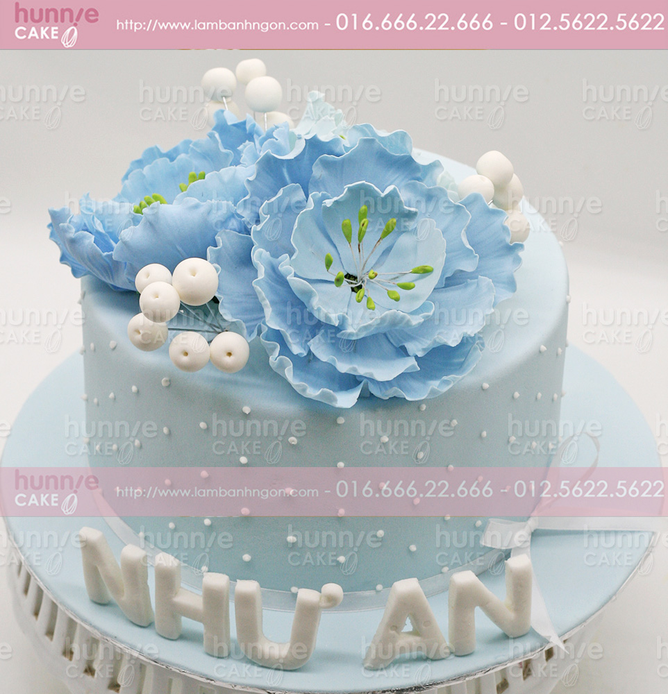 Mẫu bánh sinh nhật in hình với hoa tím cực đẹp