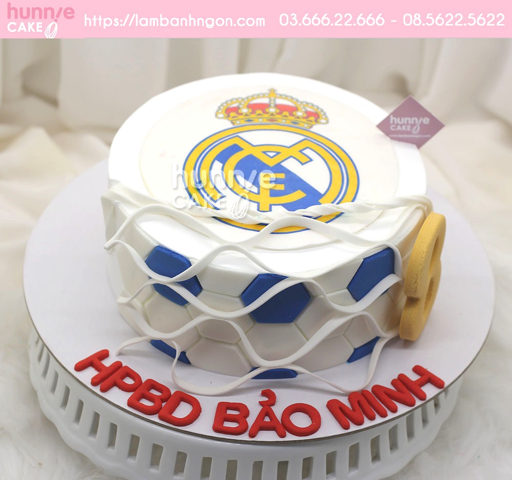 Bánh Sinh Nhật Tạo Hình Sân Bóng Với Logo Real Madrid Đẹp Mắt Hấp Dẫn 8359  - Bánh Fondant