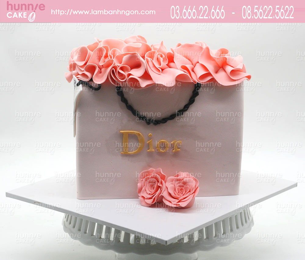 Bánh sinh nhật túi xách Dior quà tặng trọn niềm vui cho nửa kia của thế  giới 7487 - Bánh fondant
