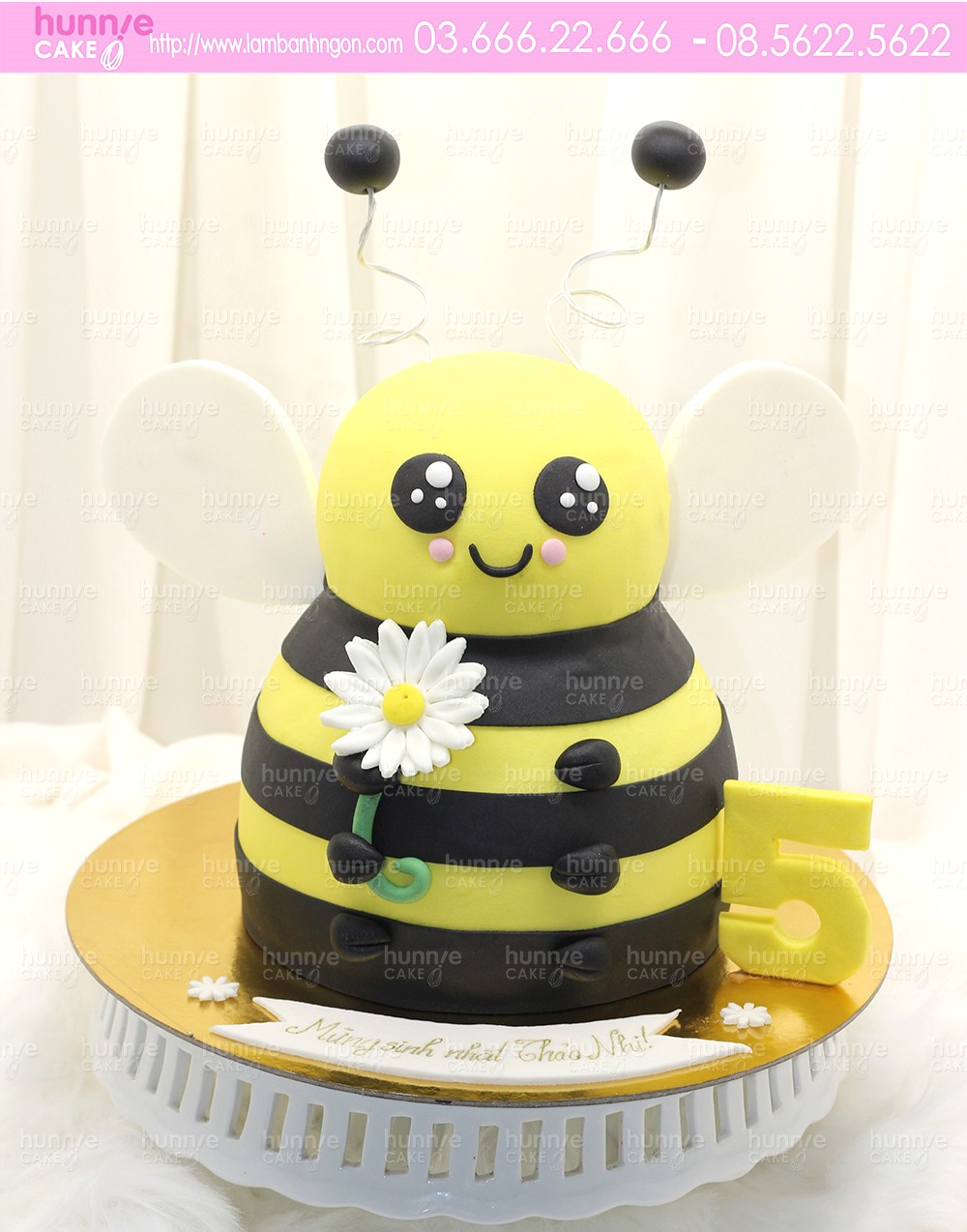 Bánh Sinh Nhật Tạo Hình Con Ong Vàng 3D Tặng Bé Gái Cực Dễ Thương 6890 -  Bánh Fondant