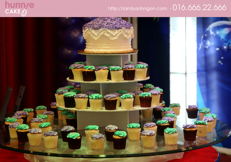 Tháp Cupcake cưới 4 tầng tông xanh tím 1002 - Bánh ngon đẹp