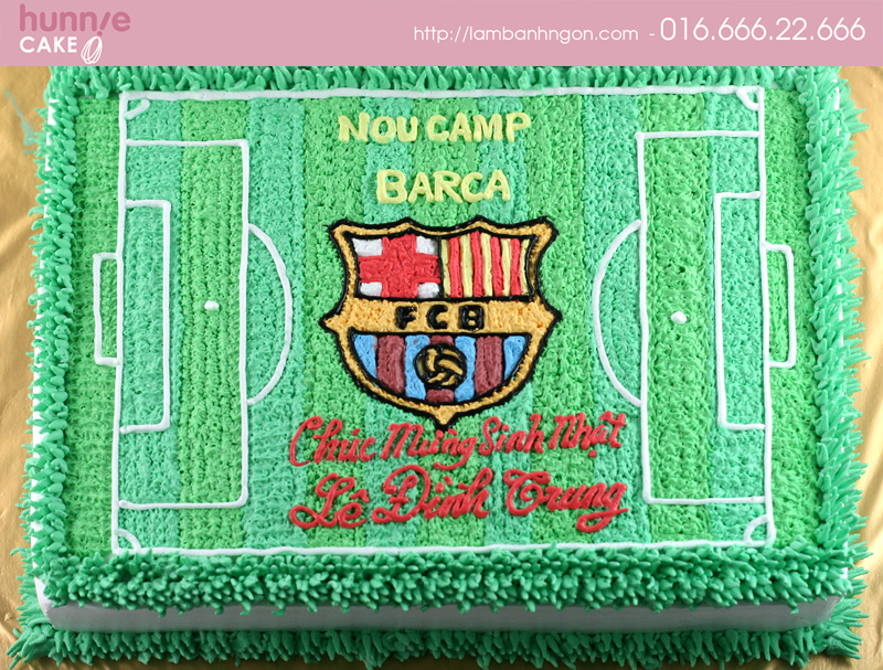 Bánh sân Nou Camp (Nou Camp stadium cake) và Logo Barcelona thu hút sự chú ý của những tín đồ Barcelona. Với hình ảnh chân thật và chi tiết, bánh và logo này sẽ mang lại sự thích thú cho cả những người chơi bóng đá lẫn các nghệ sĩ làm bánh.