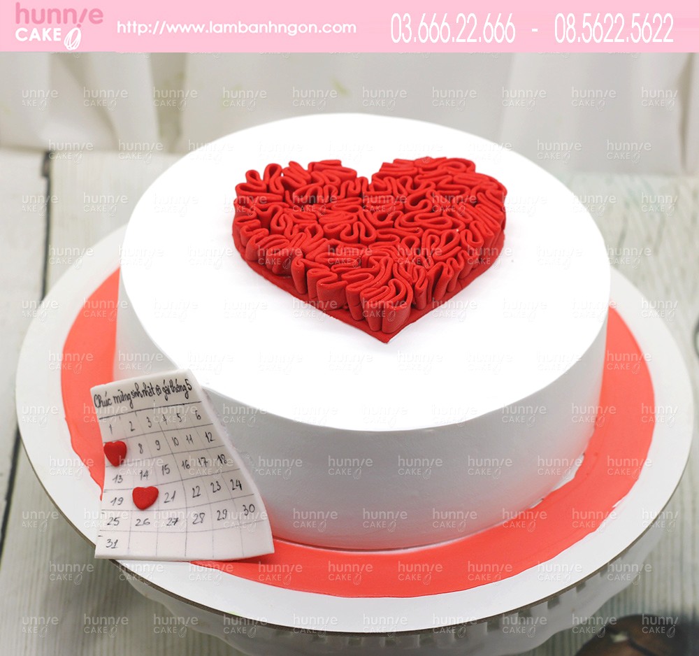 Bánh sinh nhật phủ socola đỏ  nơi gửi trao yêu thương
