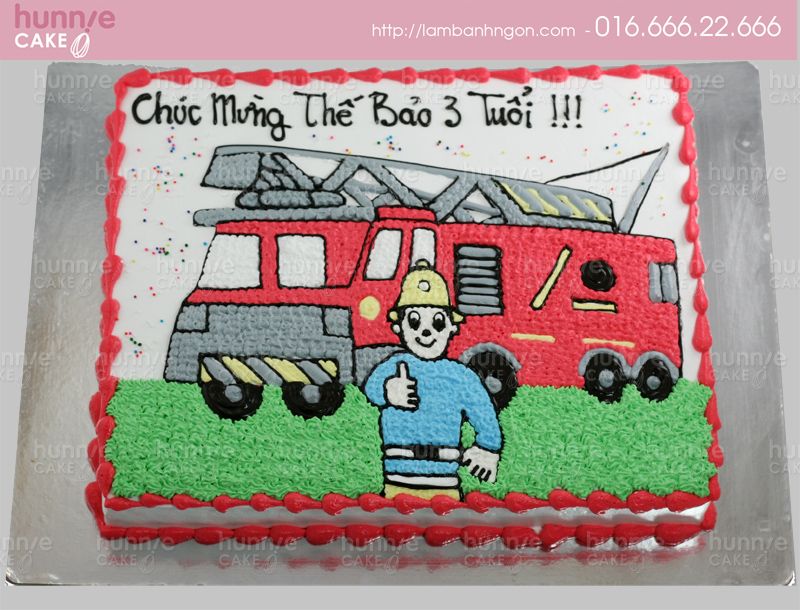 Bánh chú lính cứu hỏa dũng cảm bên cạnh xe ô tô cứu hỏa 2866 - Bánh ngon đẹp