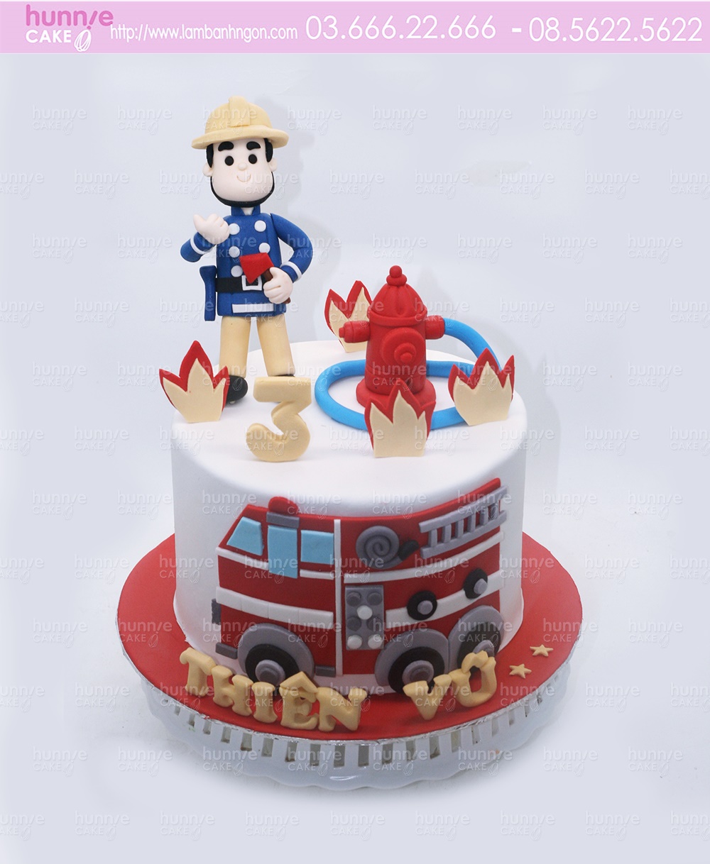 Bánh sinh nhật chú lính cứu hỏa và xe ô tô cứu hỏa đang chữa cháy 6133 - Bánh ngon đẹp