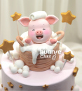 Bánh sinh nhật con lợn hồng đáng yêu