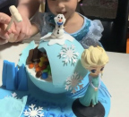 Bánh đập kẹo công chúa Elsa