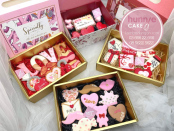 Hộp quà bánh cookies chứa thông điệp yêu thương tặng Valentine, tặng là yêu ngay